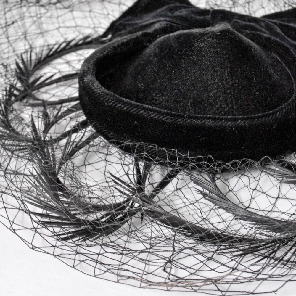 Vintage 1950s Black Velvet Hat Fascinator With Net